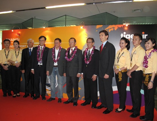 Representative Hsieh Fa-dah with other VIPs at the Tigerair Taiwan inauguration ceremony held at Changi Airport. 