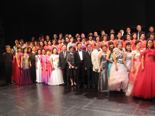 Representative Chang (centre, first row) showing his support for the Phoenix Choir, Singapore’s Red Moon Dance Troupe and the Nanyang Music &amp; Art Society’s choir at the “Love Songs, Dazzling Dance: The Sound of Phoenix” concert.