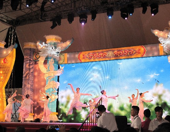 “Spring” performance by the Hwa Kang Dance Troupe of the Chinese Culture University at 2016 River Hongbao Festival on 6 February 2016.