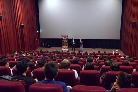 「那時．此刻」放映會座無虛席，監製朱詩倩（右）與觀眾進行映後交流。