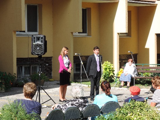 國際青年大使參加第三年齡之家安養院三十週年院慶並演出