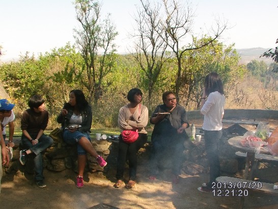 史國廣播電台記者7月20日在Mlilwane自然野生動物園採訪青年大使