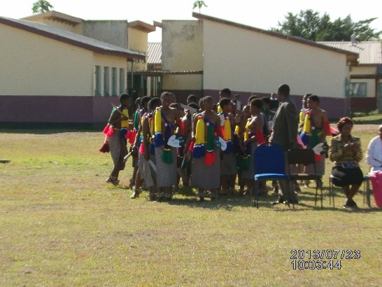 7月23日Mpaka High School派出傳統少女舞團對抗青年大使