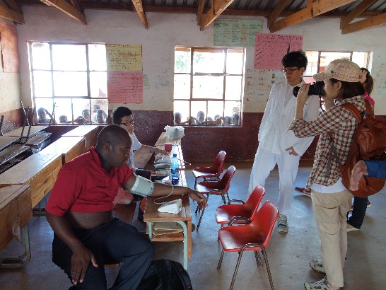駐史醫療團主辦Shiselweni地區Mandulo小學鄉間義診，看診情形