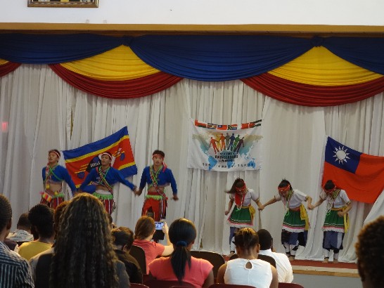 青年大使團於史瓦濟蘭大學演出原住民舞