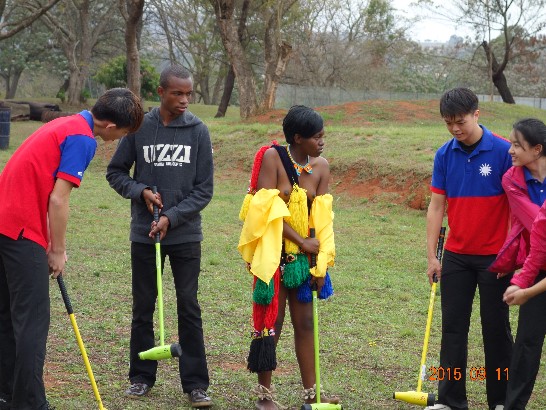 青年大使在史瓦濟蘭大學舉行木球趣味競賽