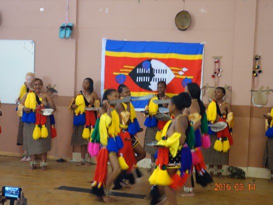 史瓦濟蘭科技學院學生表演史國傳統少女舞