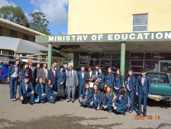 與史國教育部長合影