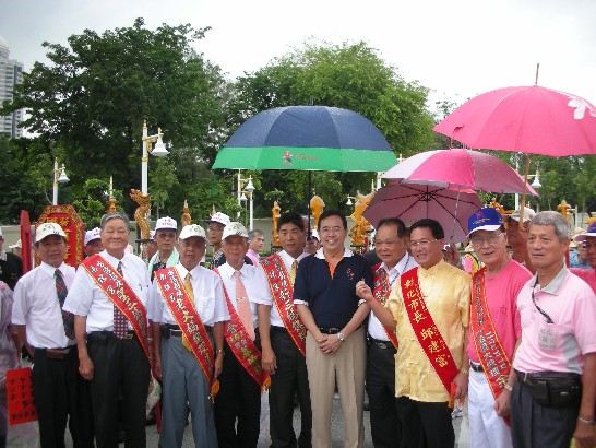 10月16日中午12時，陳代表應泰國南瑤媽祖宮邀請，與來自台灣彰化市及屏東車城等地380多位媽祖信眾參加「泰國九皇盛會耀華力(唐人街)祈福繞境盛會」。