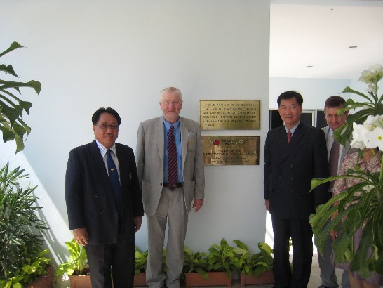 本處尹新垣顧問(左三)參加[亞蔬—世界蔬菜中心](AVRDC--The World Vegetable Center)東亞及東南亞區域辦事處啟用典禮。