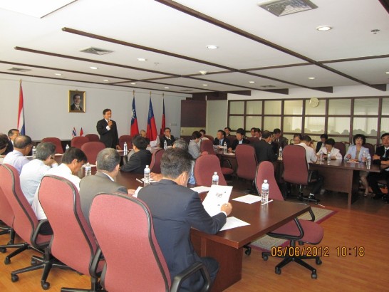 陳代表銘政主持說明會