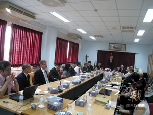 駐泰國代表處僑務組長盧景海拜會泰國中華國際學校，並進行僑教座談會。