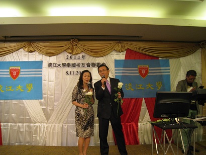 梁公使伉儷高歌蘭花草，現場氣氛熱絡、high翻天。