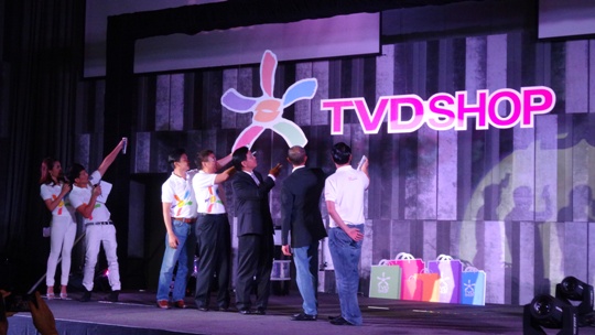 與會貴賓共同進行開台活動