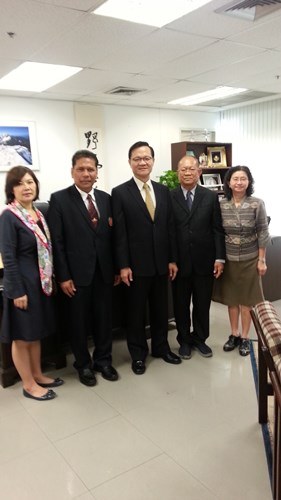 本處丁公使及Adinan署長等合照