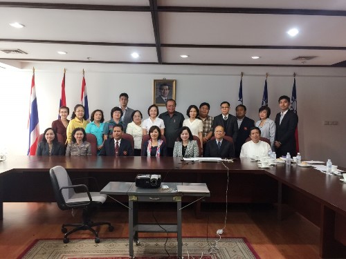 Adinan署長、本處教育室人員及多位泰國私立學校代表會後合照