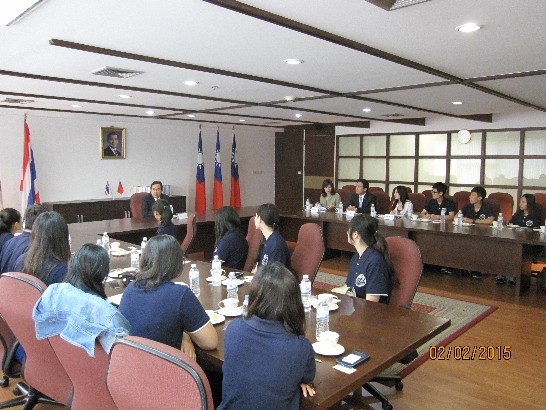 學生大使國際志工團來處進行座談茶會