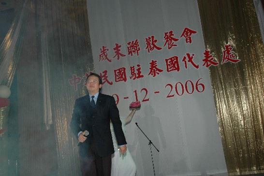 晚會之「神秘嘉賓」立法委員周守訓獨唱「朋友」及「回鄉的我」