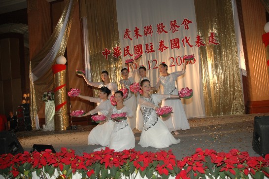 本處眾美女演出之舞蹈「花好月圓」