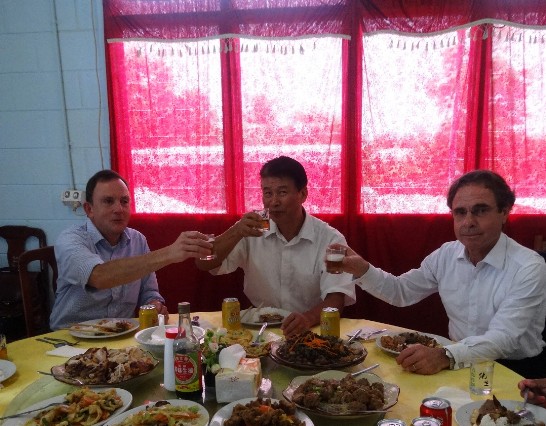 Amb.Jason Wan(center) invited Netherland Amb. Robert Willem Zaagman(on the left) and Brasil Amb.Eduardo Gradilone(on the right) for lunch. 22-06-2015
