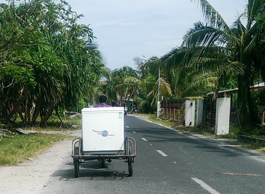 吐瓦魯部分無洗衣機之大家庭，常每週向洗衣機出租店租洗衣機，當日努力洗全家衣物。洗衣機租金每日10澳元，生意興隆，且洗衣機送到府，服務週到。