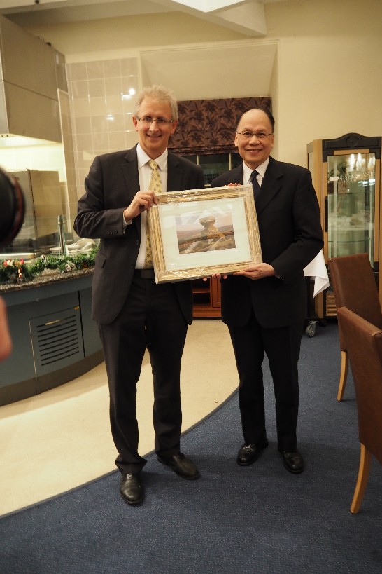 Representative Liu Chih-kung promotes trades in High Peak at the invitation of Andrew Bingham MP from 3 to 4 December 2015.
