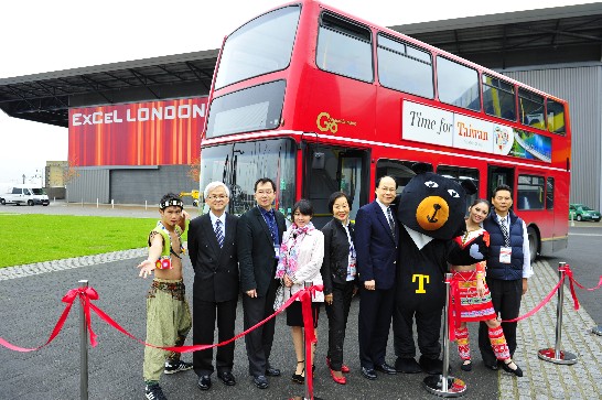 今年適逢倫敦世界旅遊市場展35周年，觀光局特別推出倫敦巴士車體廣告行銷台灣，中華民國駐英代表劉志攻11月3日親臨剪綵，正式宣布即日起將有85輛傳統雙層巴士彩繪「Time for Taiwan（旅行台灣 就是現在）」訊息穿梭倫敦大街小巷。