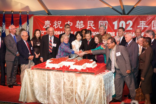 Representative and Mrs. Pu-tsung King host 102nd Republic of China (Taiwan) National Day Celebration at Twin Oaks Estate on October 9, 2013.