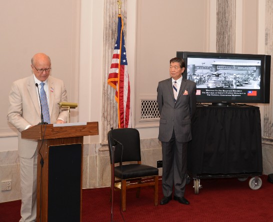 Representative Shen and Senator Pat Roberts (R-KS) co-hosted the Reception Honoring the Republic of China’s (Taiwan) Donation to the National Eisenhower Memorial on July 28, 2015. Senator Roberts is the Chair of the Dwight D. Eisenhower Memorial Commission. 
