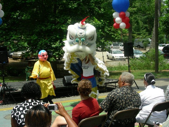 台北經濟文化辦事處特別邀請舞獅團前往「2009國際多元文化節」活動中獻藝