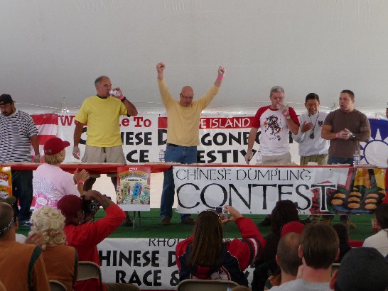 羅德島龍舟暨台灣日活動吃餃子比賽情形