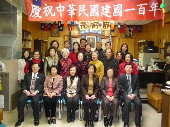 中國國民黨駐波士頓分部於本(100)年2月12日中午在波城華埠乞臣街黨部舉行慶祝中華民國建國一百年元宵節猜燈謎聯歡會，計有李伍綺連等歷任常委、黨員及眷屬等70餘人共聚一堂，以猜燈謎、唱卡拉OK、摸彩及自助餐方式，提前歡度建國一百年的元宵節。。