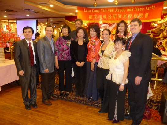 波士頓藝聯慈善社於本(100)年2月21日（星期一）晚假波城華埠龍鳳大酒樓舉行春宴聯歡大會，計有三百多位會員共聚一堂，歡度春節。