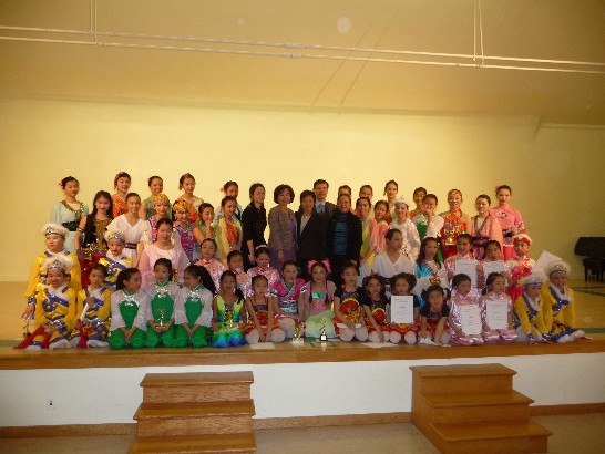 	紐英崙中華藝術協會(The American Chinese Art Society)於本(100)年4月2日（星期六）在協會位活動中心舉行第5屆紐英崙中華民族舞蹈比賽，共計有80餘位青少年和兒童舞者參賽，吸引了200餘位家長親友前往觀賽。