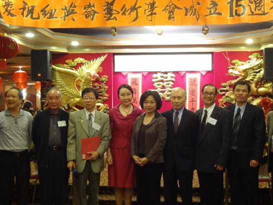 紐英崙藝術學會本(101)年4月23日晚間在波士頓華埠舉行慶祝成立15週年晚會，眾多藝術同好會員友人出席，氣氛熱烈&gt;