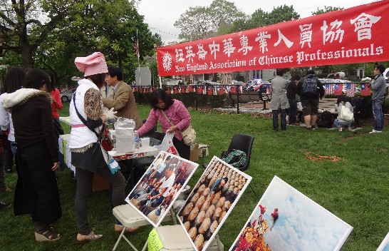 本處於101年5月5日(星期六)中午在華僑文教服務中心所在牛頓市(Newton)海德社區中心公園及周邊地區，舉辦「2012年牛頓市台灣日」暨「新英格蘭地區台灣傳統週」遊行及園遊會，麻州眾議員Kay Khan、黃子安、陳德基，牛頓市長Setti Warren、市議員談繼欣、John Rice、Gregory R. Schwartz、僑務委員陳家驊、僑務諮詢委員黃官羨夫婦等上千位僑界以及當地人士與會，場面盛大，氣氛熱烈。