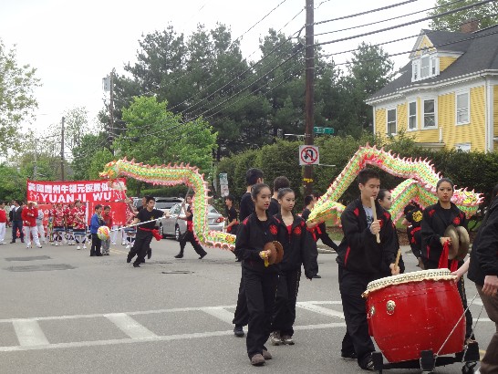 本處於101年5月5日(星期六)中午在華僑文教服務中心所在牛頓市(Newton)海德社區中心公園及周邊地區，舉辦「2012年牛頓市台灣日」暨「新英格蘭地區台灣傳統週」遊行及園遊會，麻州眾議員Kay Khan、黃子安、陳德基，牛頓市長Setti Warren、市議員談繼欣、John Rice、Gregory R. Schwartz、僑務委員陳家驊、僑務諮詢委員黃官羨夫婦等上千位僑界以及當地人士與會，場面盛大，氣氛熱烈。