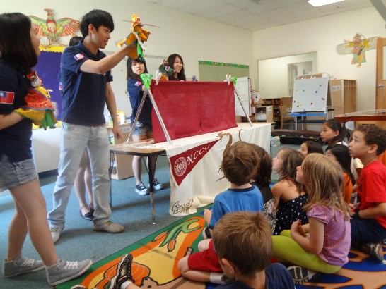 青年大使訪問團由國立政治大學姜家雄博士率領該校學生一行共7人已於今(2012)年6月25日自台北搭機抵達波士頓，並於7月8日結束訪問返國。