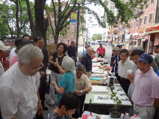今年8月12日在波士頓華埠盛大舉行中秋節聯歡會活動，除有精彩醒獅武術表演外，並有眾多攤位供民眾遊客參觀，充滿節慶氣氛，增進大家對傳統佳節的認識與重視，本處洪處長慧珠及眾多貴賓出席開幕典禮。