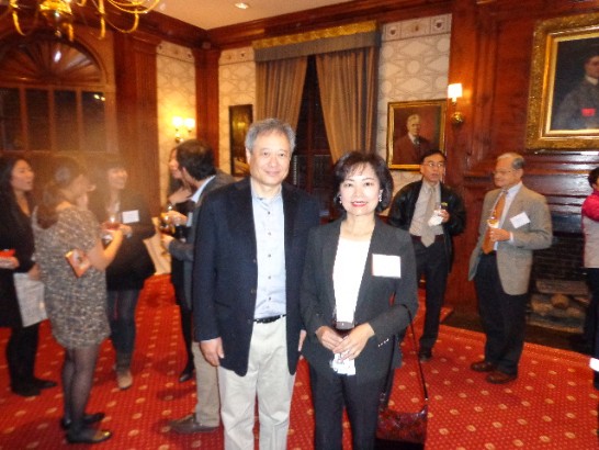 洪處長與李安導演合影