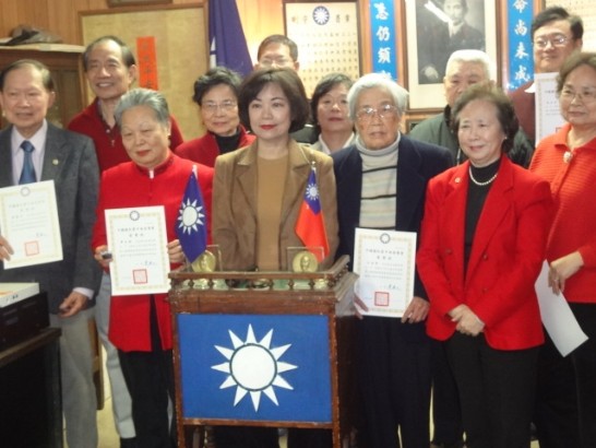 洪處長應邀與王常務委員競芳等人合影