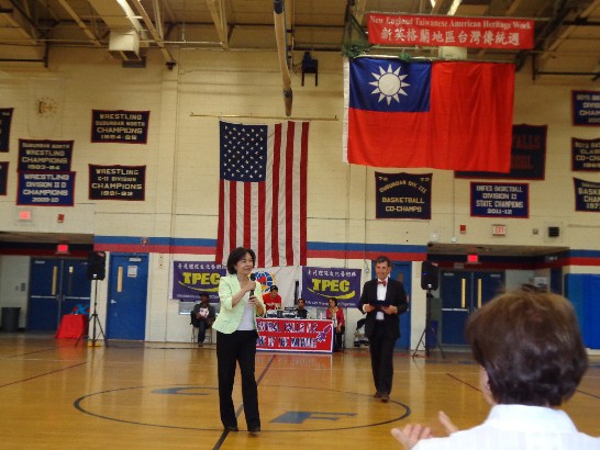 洪處長出席台北體育學院文化表演團5月16日在羅州Central Falls高中體育館時致辭。