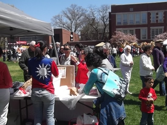 園遊會僑團攤位一景