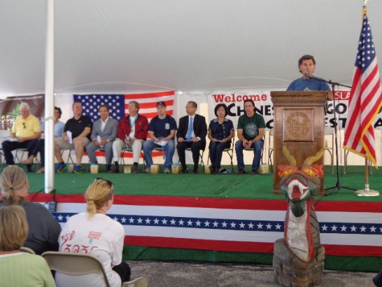 9月7日羅州黑石谷旅遊局長Robert Billington在龍舟賽開幕典禮中介紹出席貴賓.