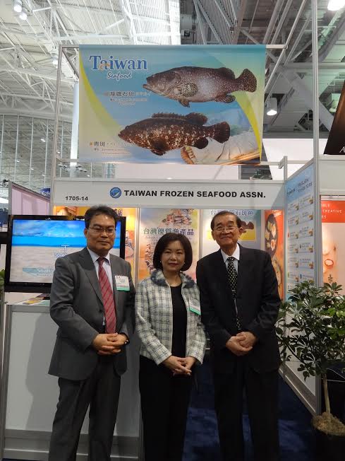 本處經濟組石組長大玲、洪處長慧珠、台灣水產公會徐總幹事著英。