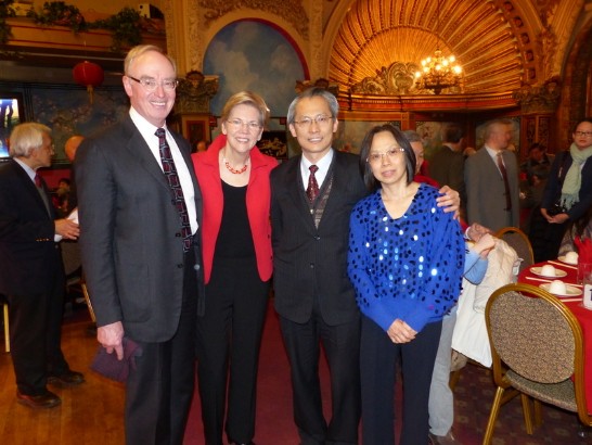 賴處長與聯邦參議員沃倫夫婦合影