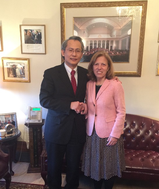 本處賴處長銘琪與羅德島州參議長Paiva-Weed合影
