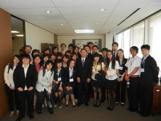 Students and the Director General enjoy their time in the Houston Office