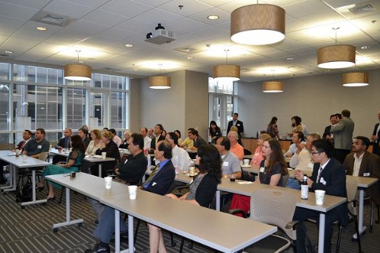 ｢奧斯汀商會｣Austin Chamber of Commerce並熱情主動出資為廖處長辦理歡迎酒會，圖為酒會後觀眾逐漸坐定，等候廖處長演講。