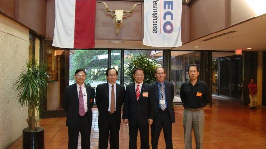 1、	廖東周處長順道參訪我國在奧斯汀鄰近最大投資案----東元電機-西屋公司，由廠長Richard Fesmire(右二)及總經理唐正雄(左二)帶領參觀廠房，右一為安排本參訪案之僑務促進委員馬牧原，左一為商務組組長黄立正